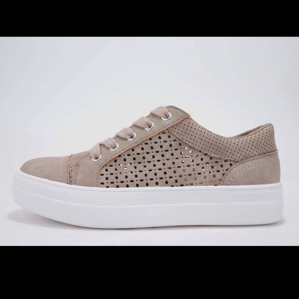 Platform beige sneakers